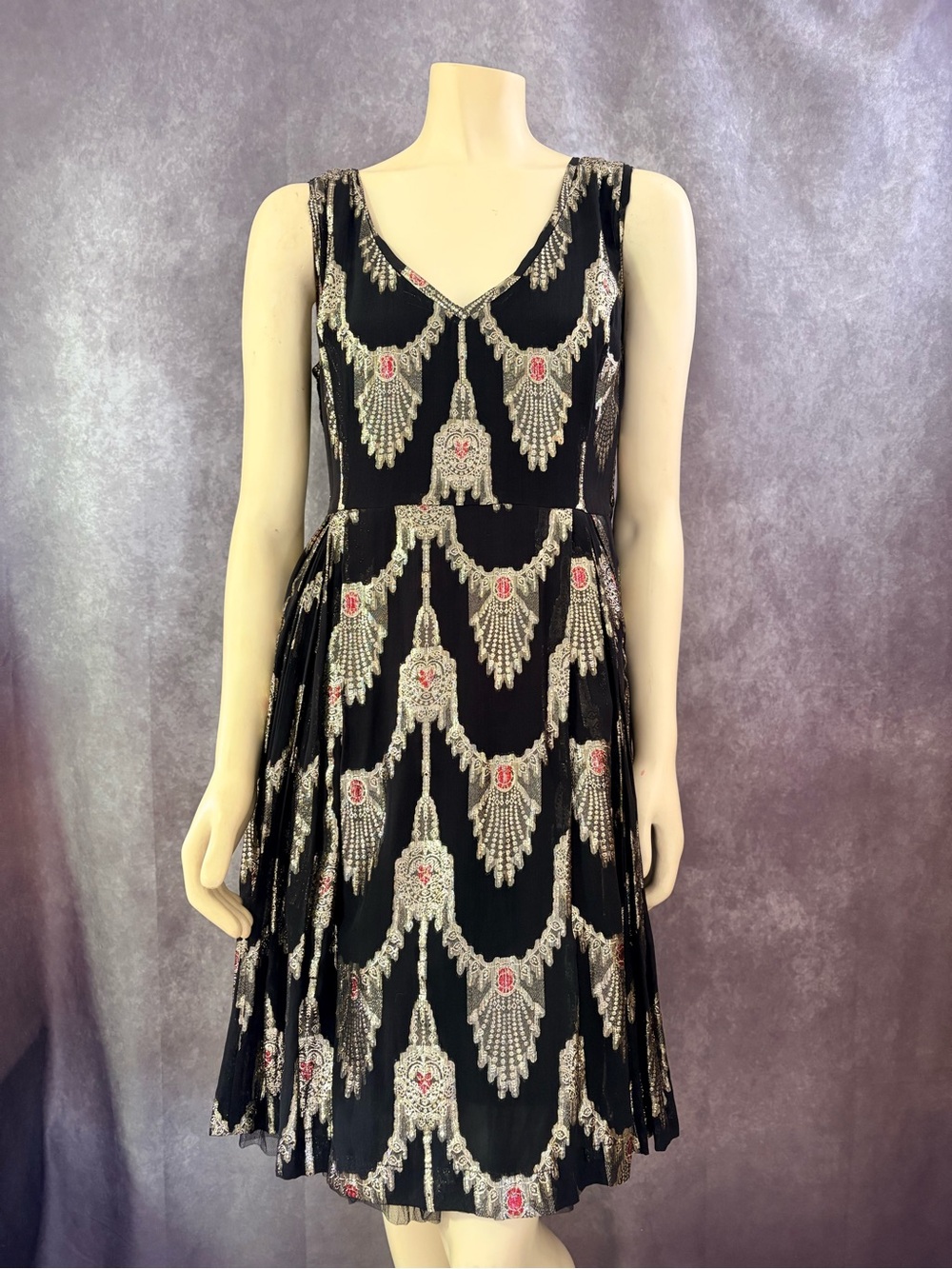 Black & Gold V-Neck Sleeveless Cocktail Dress